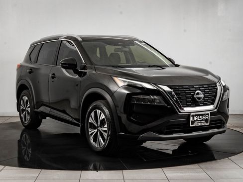 Used 2022 Nissan Rogue SV w/ SV Premium Package image 5