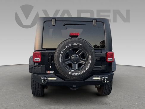 Used 2018 Jeep Wrangler Unlimited Sport w/ Connectivity Group image 16