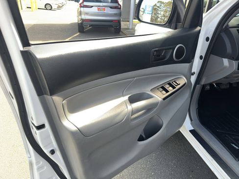 Used 2014 Toyota Tacoma 4x4 Double Cab w/ SR5 Package image 6