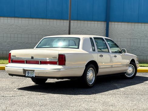 Used 1996 Lincoln Town Car Cartier image 7