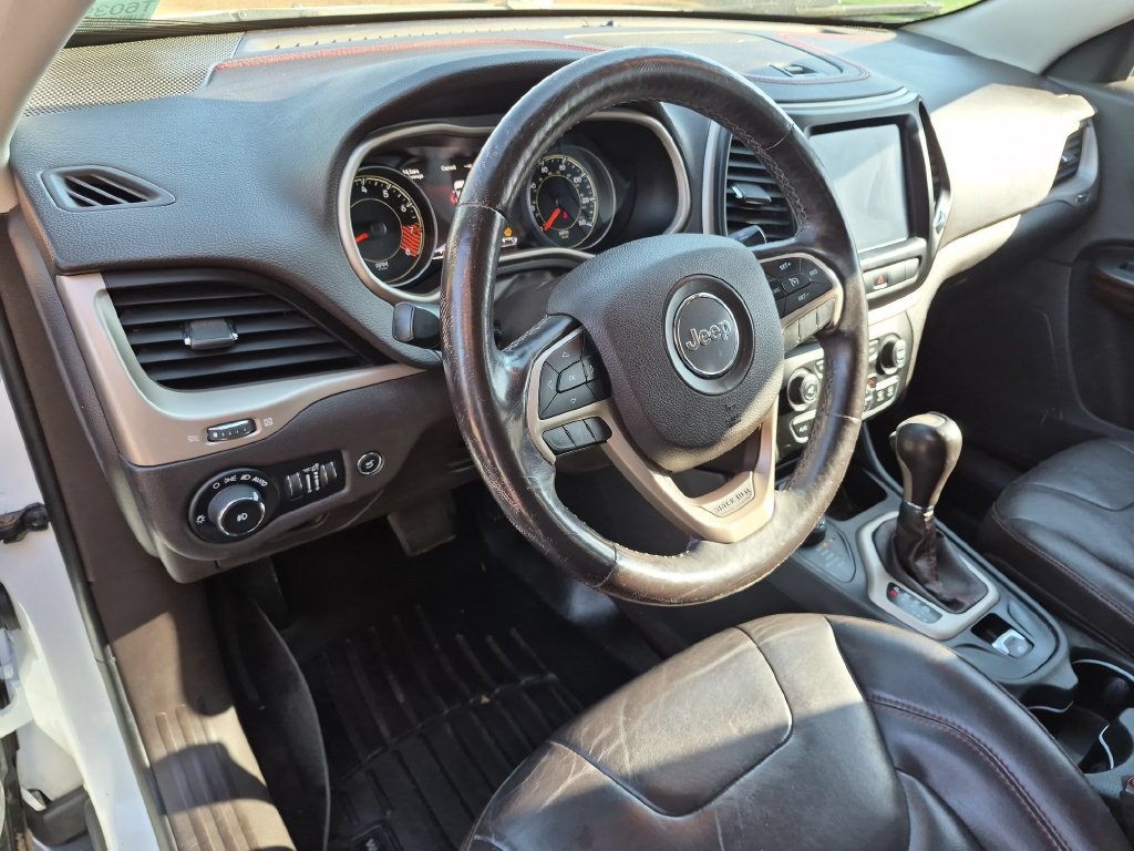 Used 2015 Jeep Cherokee Trailhawk w/ Comfort/Convenience Group AWD/4WD image 13