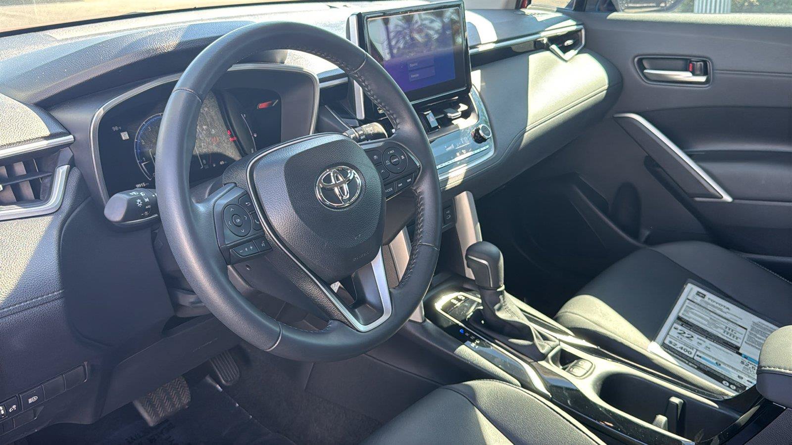 Used 2025 Toyota Corolla Cross XLE w/ Convenience Package FWD image 25