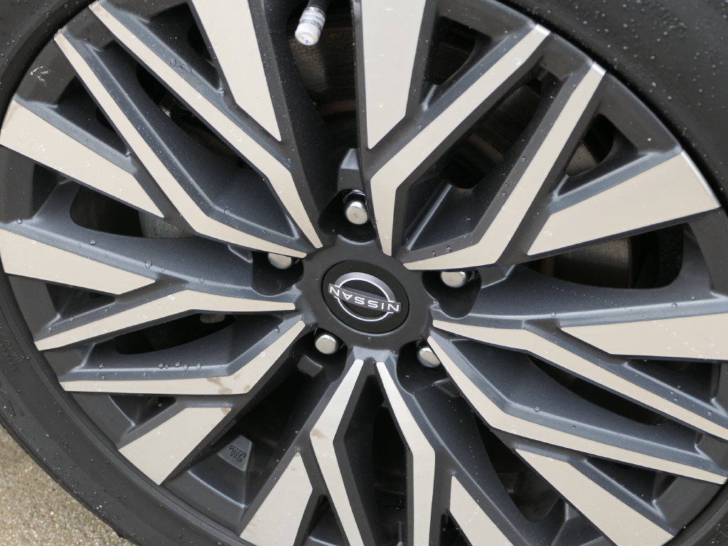 Used 2024 Nissan Altima 2.5 SV FWD image 6