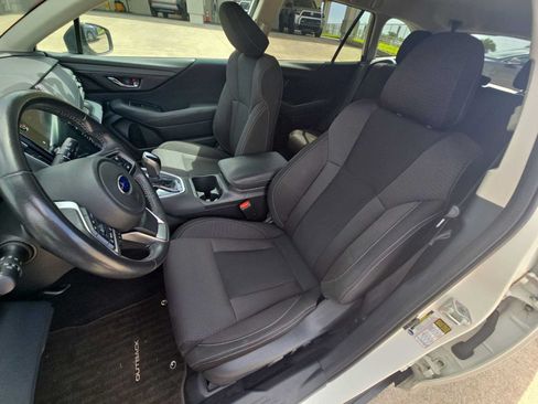Used 2023 Subaru Outback Premium AWD/4WD image 14