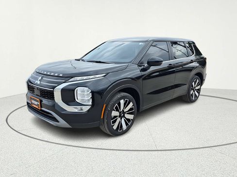 New 2026 Mitsubishi Outlander SE FWD image 2