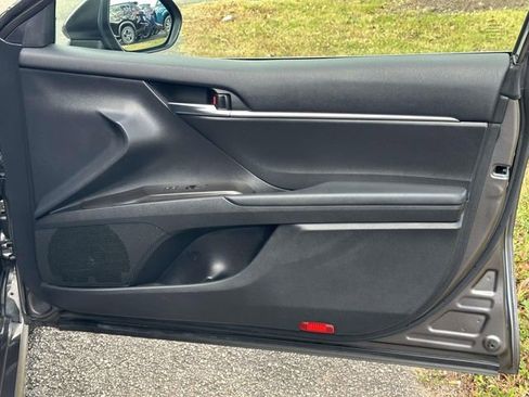 Used 2024 Toyota Camry SE image 9