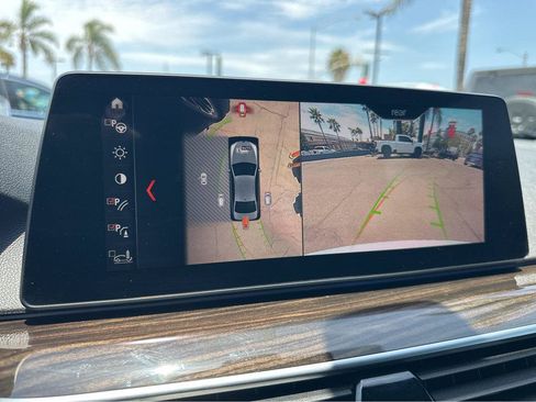 Used 2019 BMW 530e w/ Premium Package RWD image 5