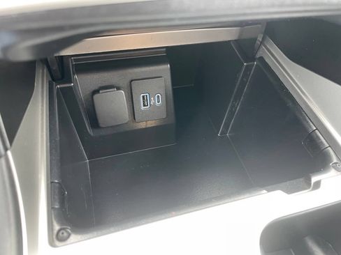 Used 2022 Ford Explorer XLT AWD/4WD image 13