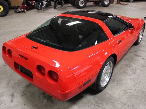 Used 1996 Chevrolet Corvette Base 2dr Hatchback image 23