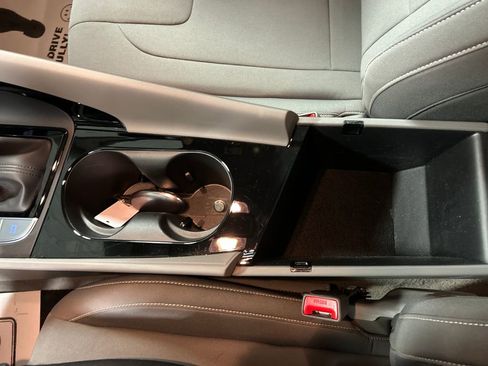 Used 2025 Hyundai Elantra SEL image 19