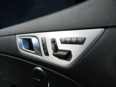 Used 2013 Mercedes-Benz SLK 350 image 23