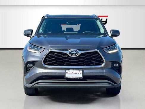 Used 2022 Toyota Highlander Limited AWD/4WD image 2