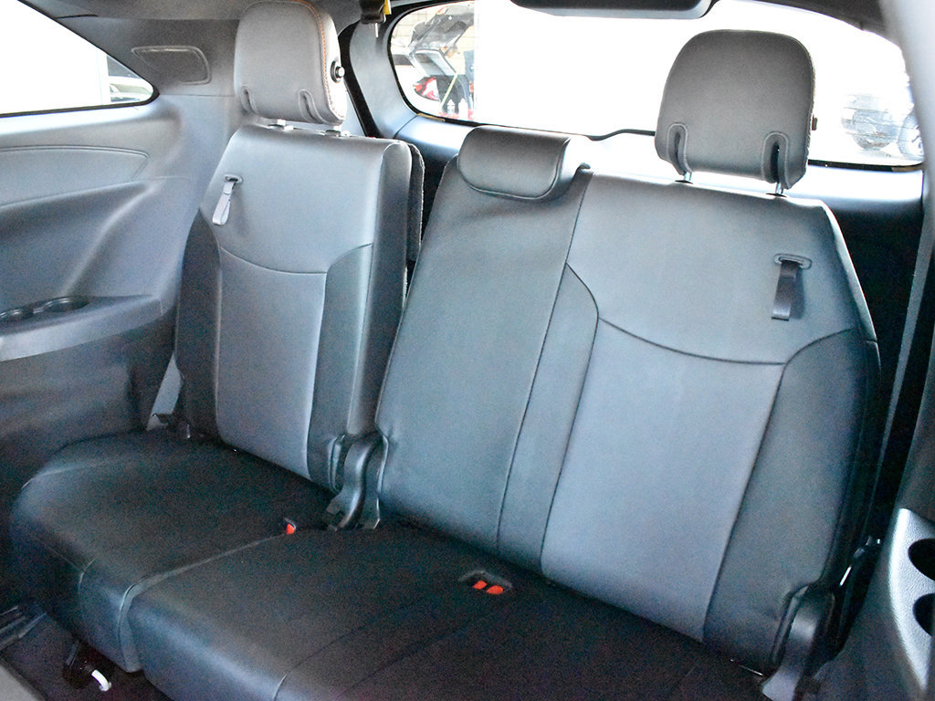 Used 2023 Toyota Sienna XSE w/ XSE Plus Package AWD/4WD image 7
