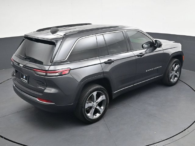 Used 2025 Jeep Grand Cherokee Limited w/ Luxury Tech Group II AWD/4WD image 24