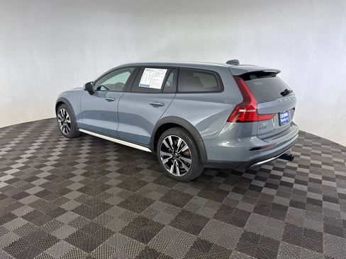 Used 2023 Volvo V60 B5 Cross Country Ultimate AWD/4WD image 10