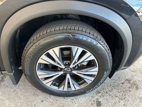 Used 2023 Nissan Rogue SV image 14