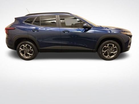 Used 2024 Chevrolet Trax LT FWD image 4