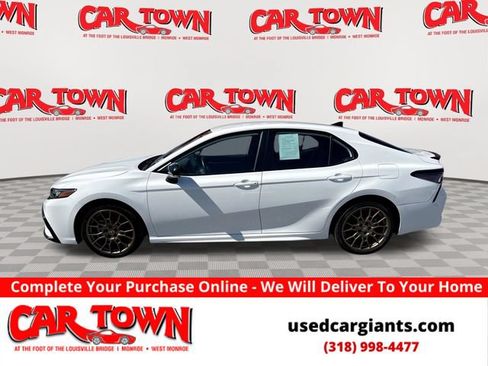 Used 2024 Toyota Camry SE FWD image 1