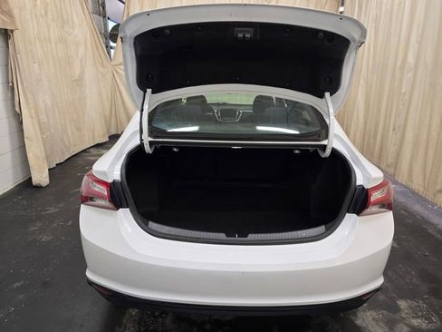 Used 2021 Chevrolet Malibu LT image 34