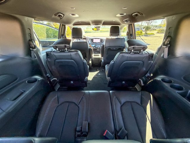 Used 2025 Chrysler Pacifica Select FWD image 25