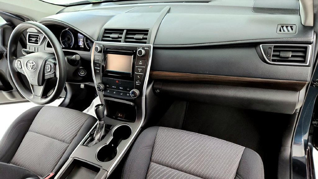 Used 2015 Toyota Camry LE w/ Moonroof Package FWD image 15