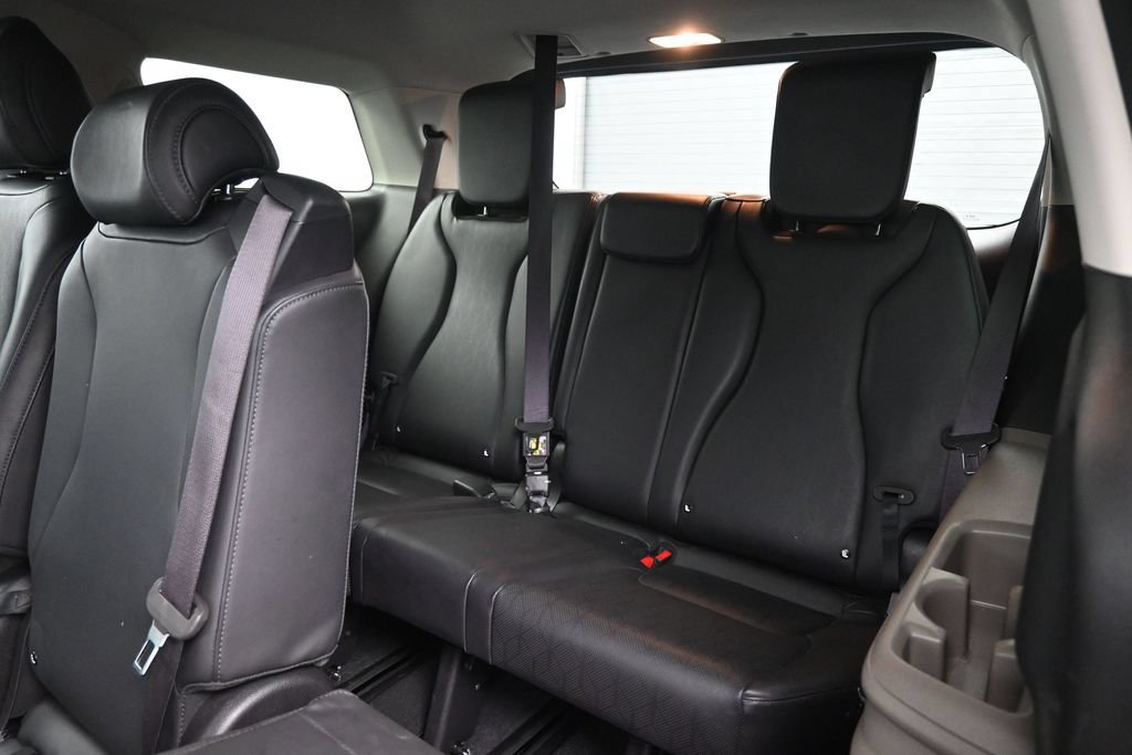 Used 2025 Kia Carnival FWD image 27