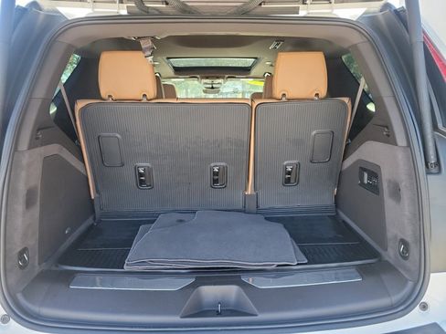 Used 2021 Cadillac Escalade Premium Luxury image 19