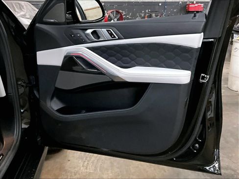 Used 2021 BMW X6 M w/ Competition Package image 27