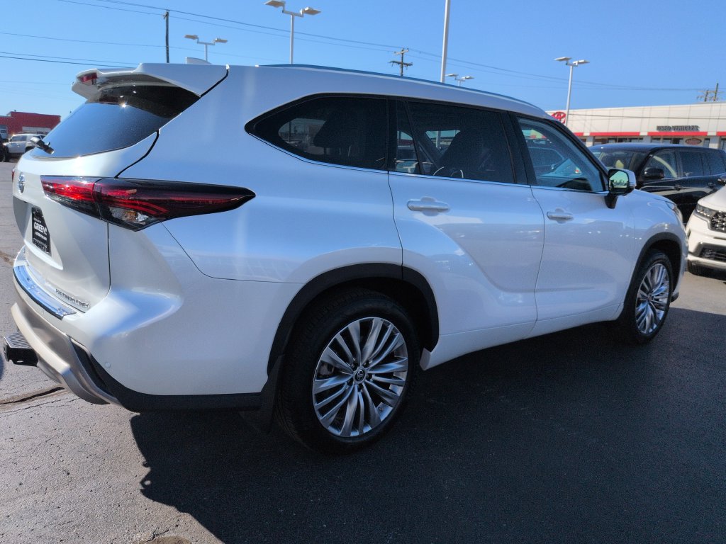 Used 2024 Toyota Highlander Platinum AWD/4WD image 5