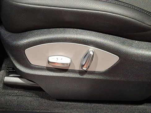 Used 2022 Porsche Macan S image 9