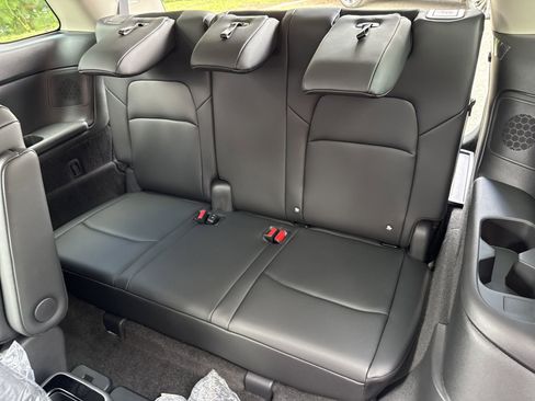 New 2026 Nissan Pathfinder Platinum FWD image 18