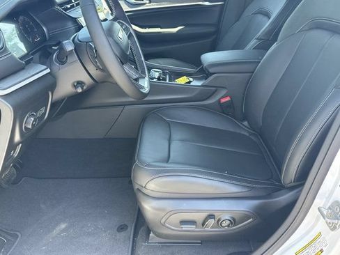 New 2026 Jeep Grand Cherokee Limited AWD/4WD image 9
