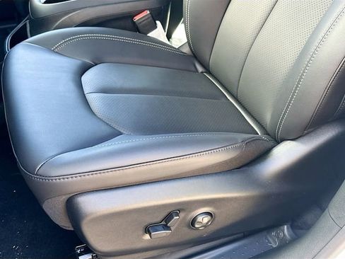 New 2026 Chrysler Pacifica Select image 20