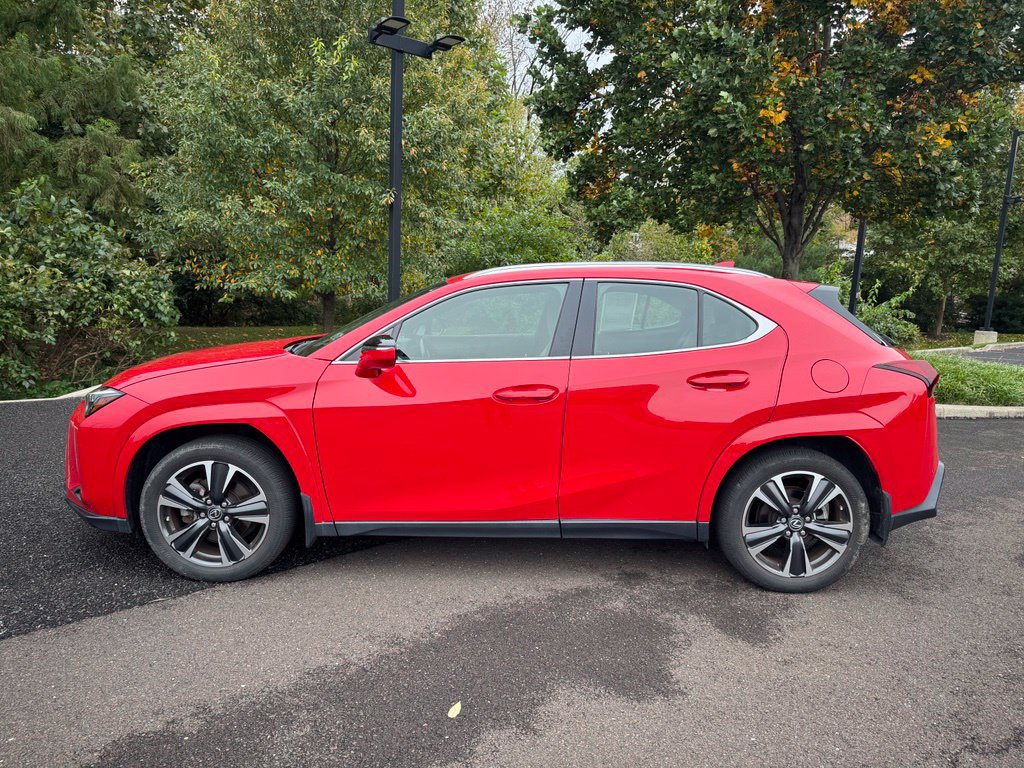 Used 2023 Lexus UX 250h AWD w/ Accessory Package (Z1) image 2