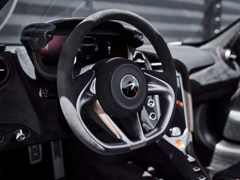 Used 2025 McLaren 750S Spider RWD image 40