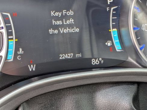 Used 2024 Chrysler Pacifica Touring-L FWD image 21