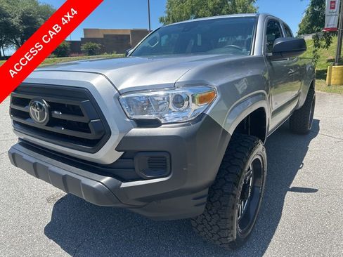 Used 2020 Toyota Tacoma SR AWD/4WD image 3