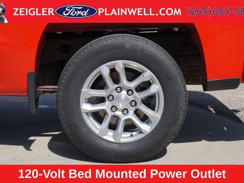 Used 2024 Chevrolet Silverado 1500 LT AWD/4WD image 9