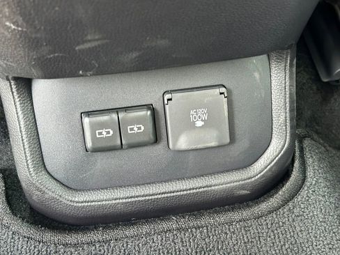 Used 2026 Toyota Highlander Limited AWD/4WD image 25