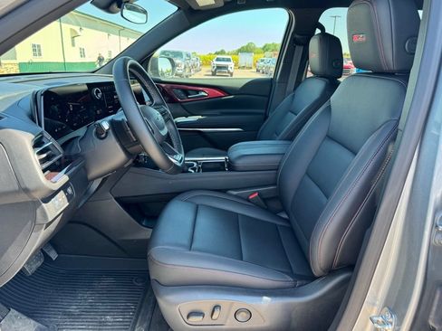 Used 2025 Chevrolet Traverse Z71 AWD/4WD image 11