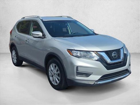 Used 2020 Nissan Rogue SV image 3