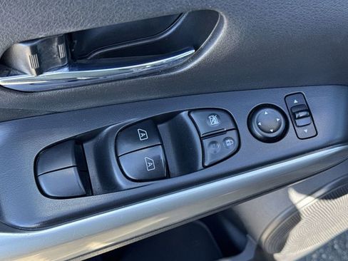 Used 2019 Nissan Kicks SR w/ SR Premium Package FWD image 26
