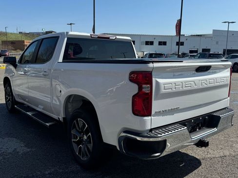 Used 2022 Chevrolet Silverado 1500 LT AWD/4WD image 5
