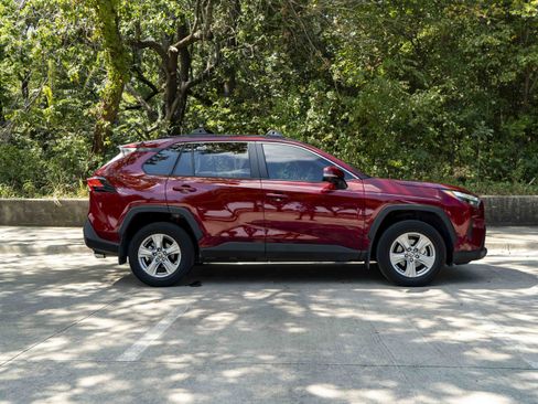 Used 2024 Toyota RAV4 XLE w/ Convenience Package FWD image 10