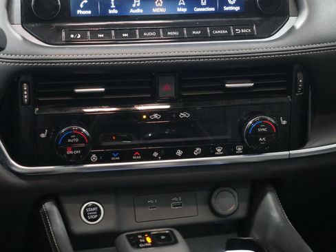 Used 2022 Nissan Rogue Platinum w/ Head-Up Display Package image 23