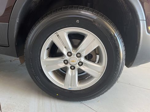 Used 2021 Chevrolet Trax LT AWD/4WD image 14