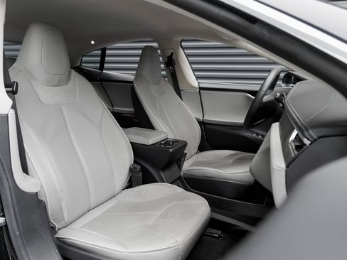 Used 2013 Tesla Model S Performance image 30