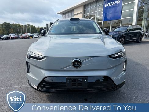 Used 2025 Volvo EX90 Ultra image 3