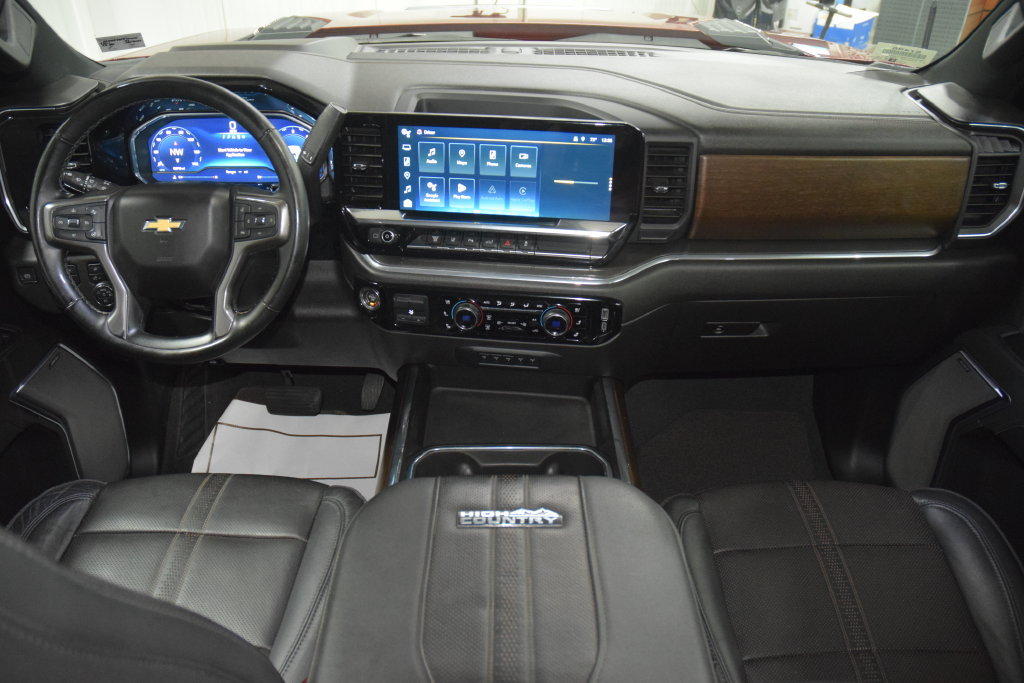 Used 2024 Chevrolet Silverado 3500 High Country w/ Technology Package AWD/4WD image 31