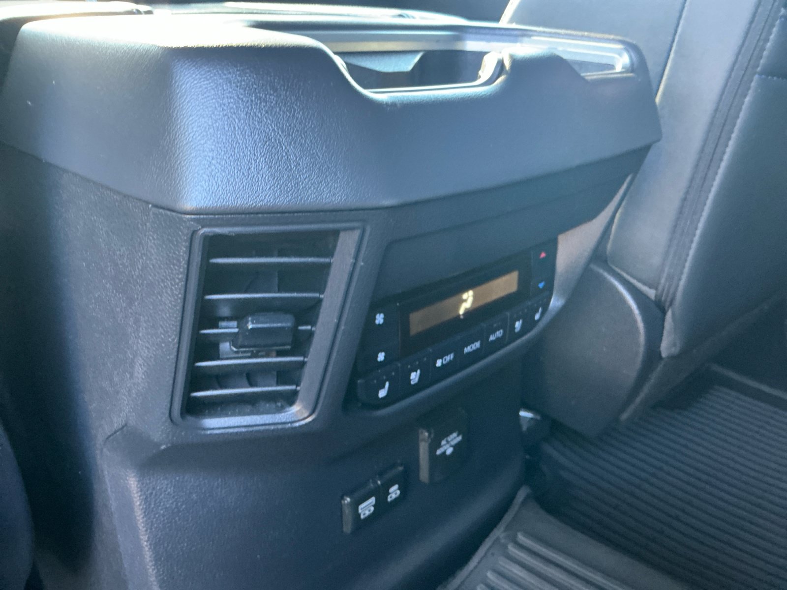 Used 2025 Toyota Sequoia Platinum AWD/4WD image 32
